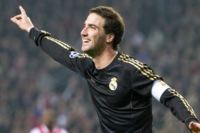 九游娱乐APP-_雄鹿队字母哥再次砍下三双_，雄鹿字母哥fmvp