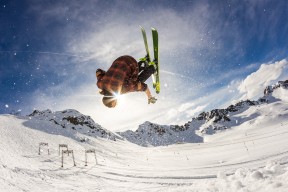 九游网-“英超强队遭遇挑战，争冠局势进入关键期”，“英超”