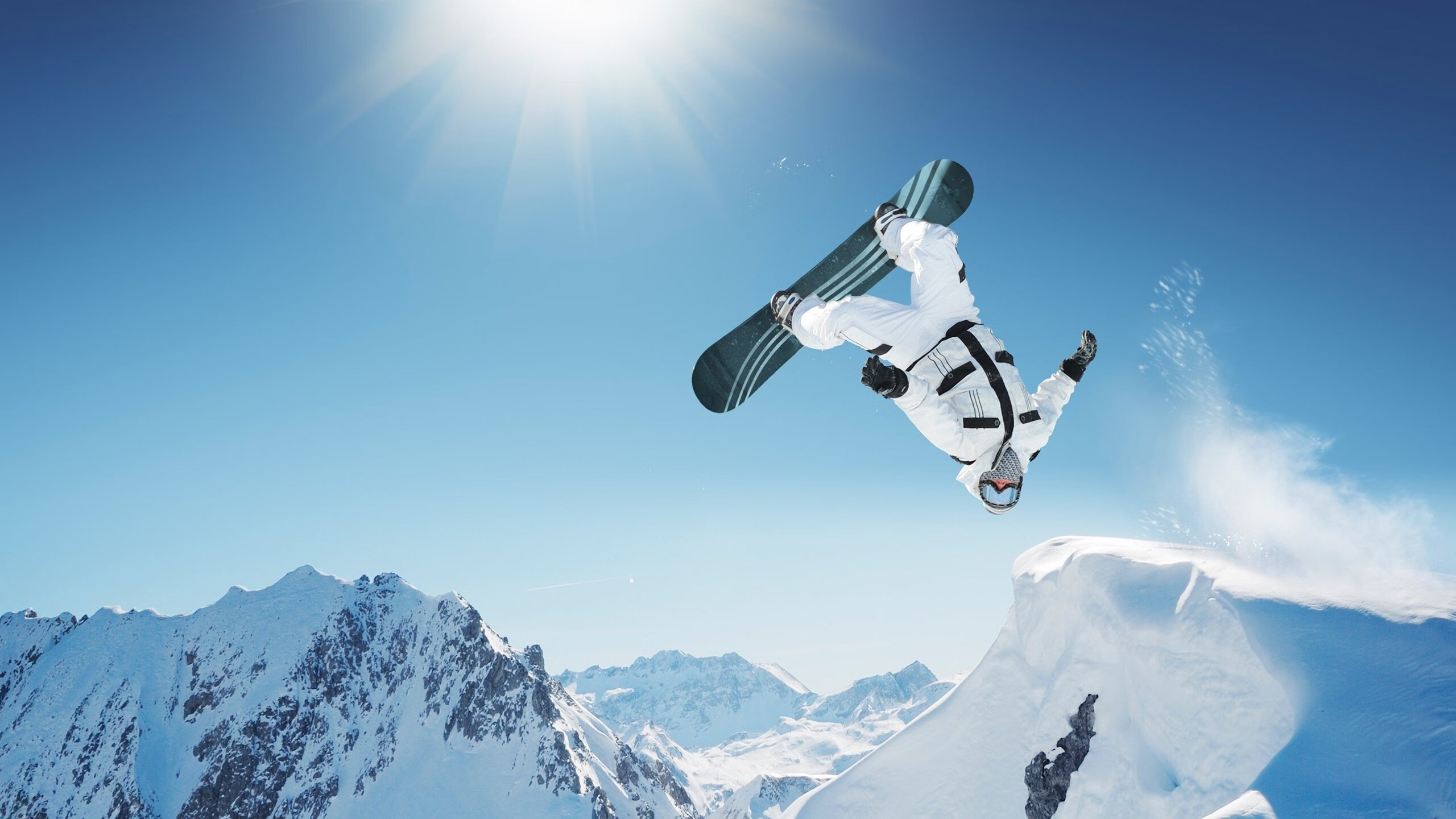 “西甲明星闪耀全场，助力球队冲刺冠军”，西甲2021官方赞助