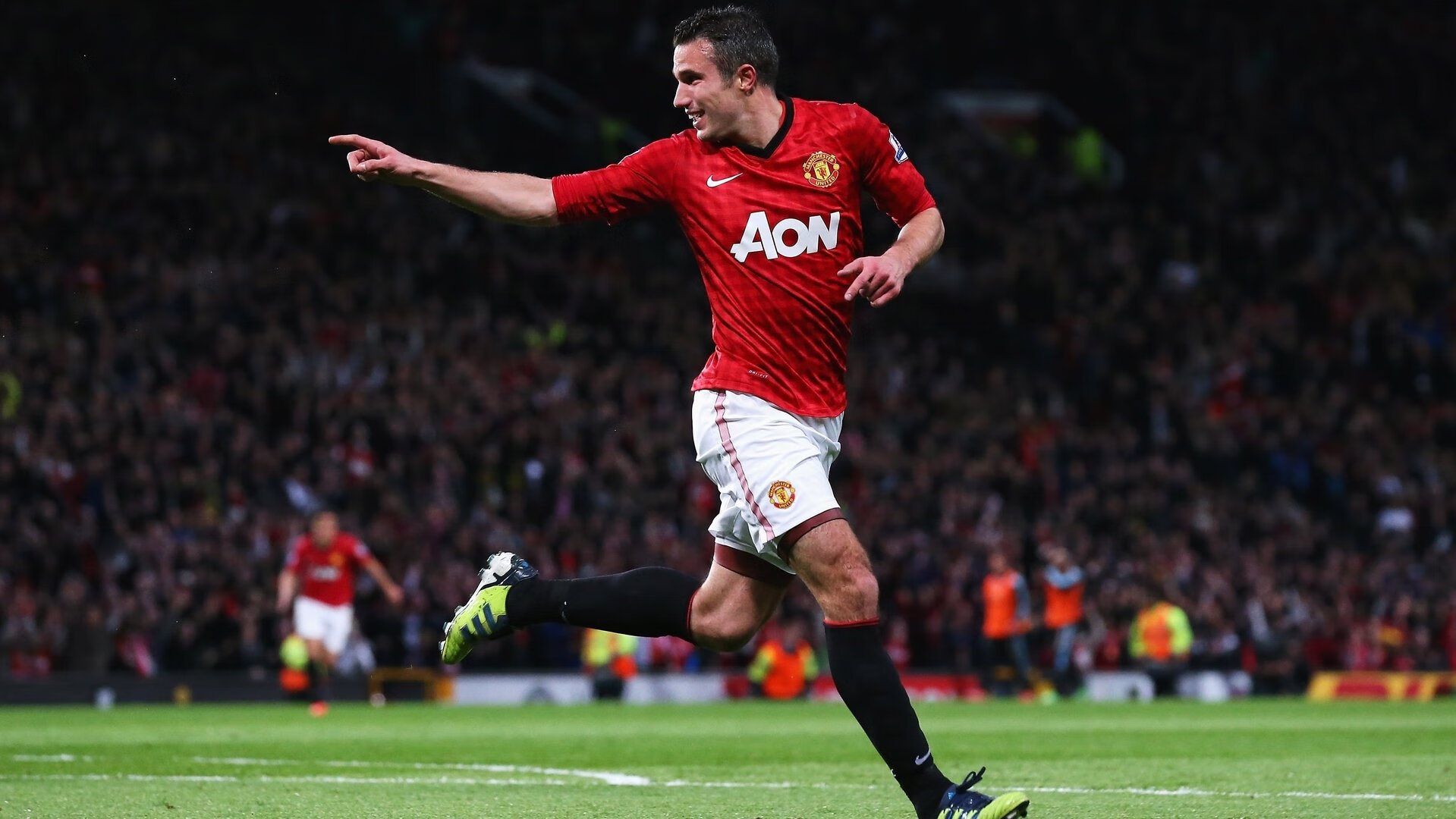 法甲高潮：里尔客场逼平巴黎，争冠格局变得更加激烈，法甲里尔转会